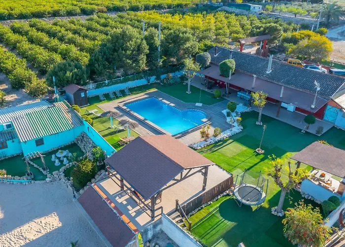 Villa Caleros - *